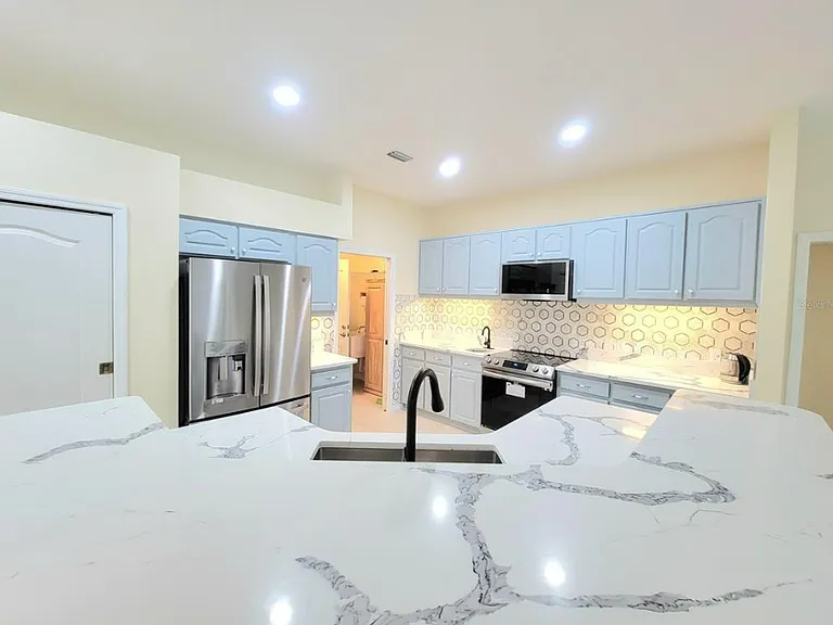 9 Woodholme Ln — Photo 2