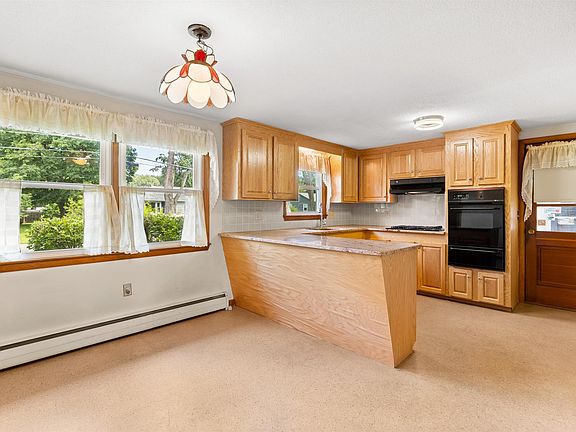 3rd image of 26 Burgess Street