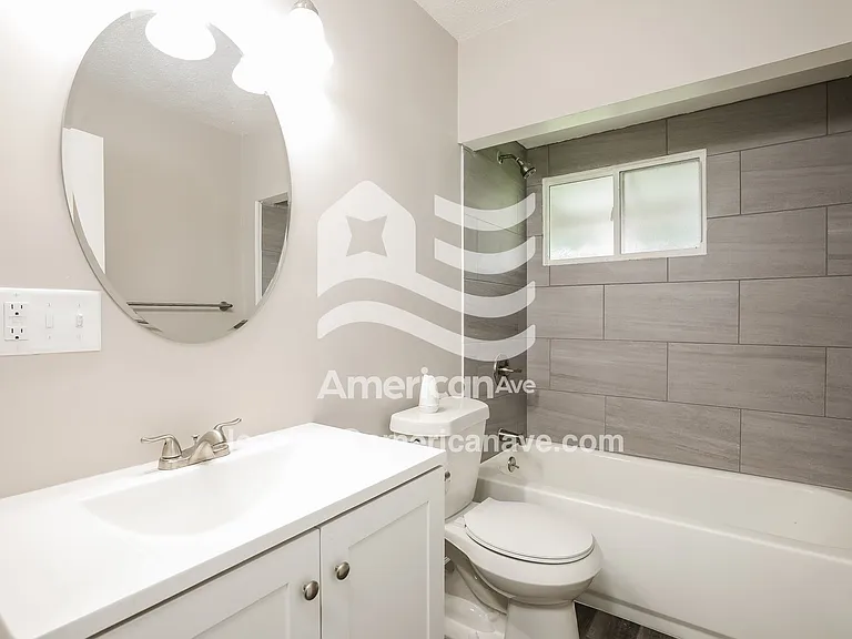 1509456_011_wm_-_main_bathroom_12887257.jpg