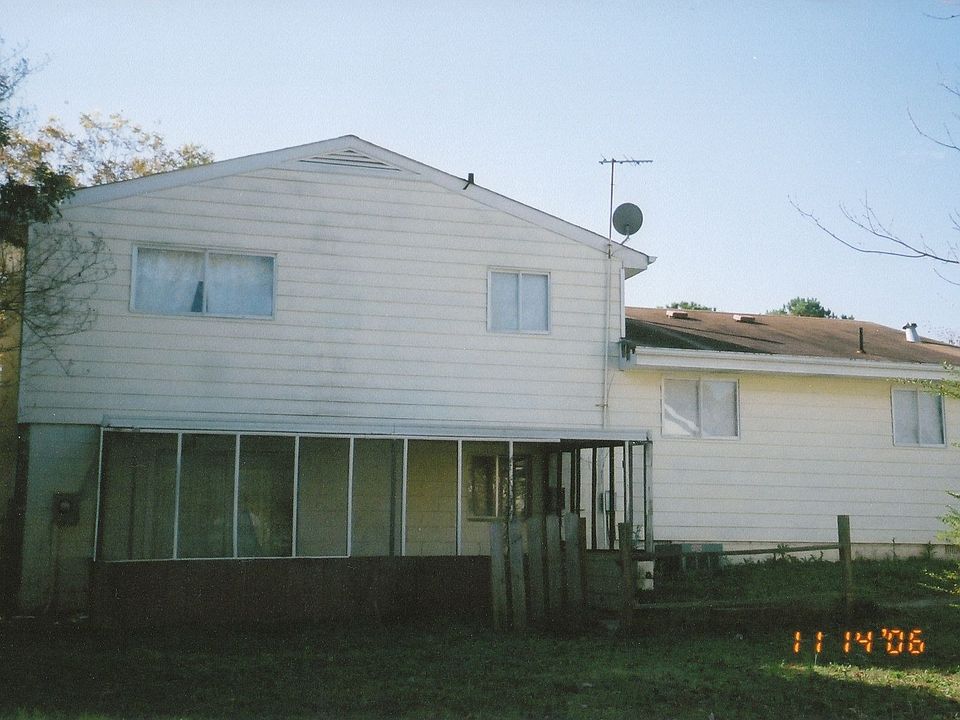 2518 Stanford Dr, Ellenwood, GA 30294