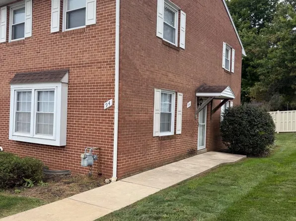 94 Dew Drop Ct, York, PA 17403