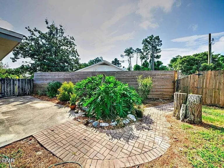 350 Greenwood Cir — Photo 34