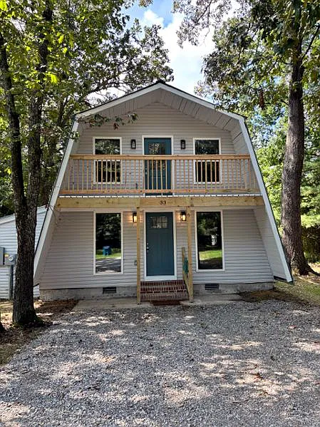 33 Chalet Dr