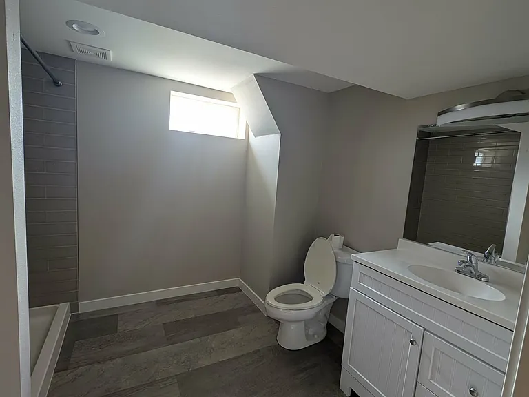 2907 W Princeton Ave — Photo 23