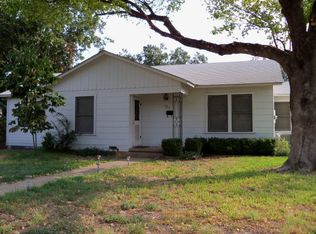 324 W Hackberry St, Fredericksburg, TX 78624