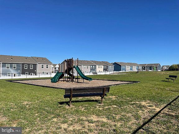 3rd image of 5207 Crooked Ln