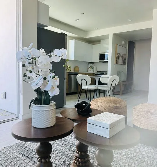 124 S Croft Ave #403 — Photo 26