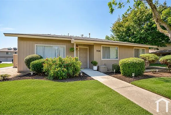 2 bed, 924 sqft, $1,675 — Photo 1