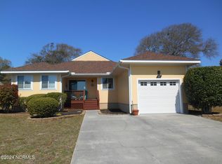 11 Greenview Dr, Oak Island, NC 28465