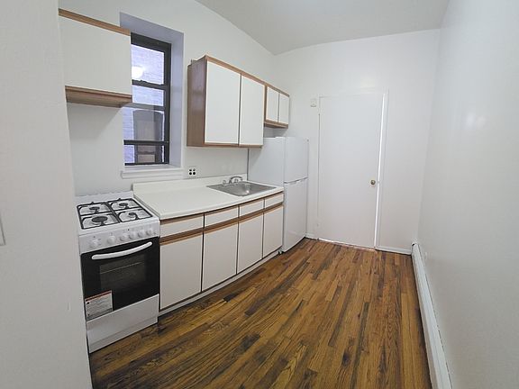 2nd image of 205 W 102nd St APT 3A