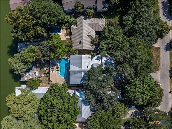 3rd image of 180 Lake Ridge Dr