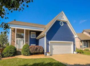 1009 SE Country Lane Trl, Lees Summit, MO 64081