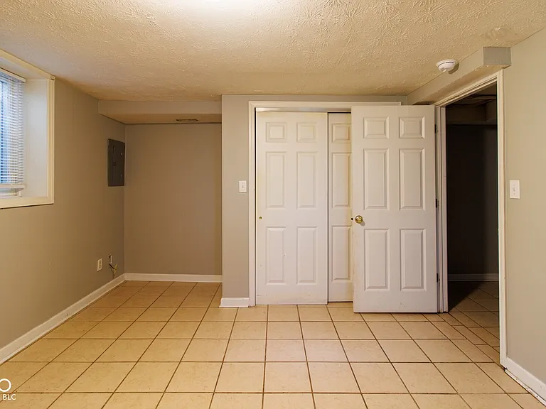 6149 Broadway St — Photo 17