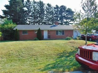 1042 Trianon Dr, Xenia, OH 45385