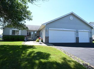 2440 Thrush St, Shakopee, MN 55379