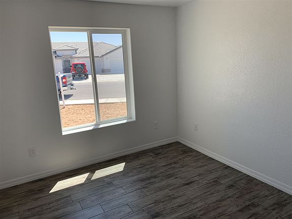 4th image of 3867 E San Diego St