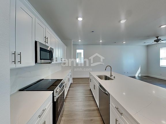 3rd image of 4552 Camden Bridge St