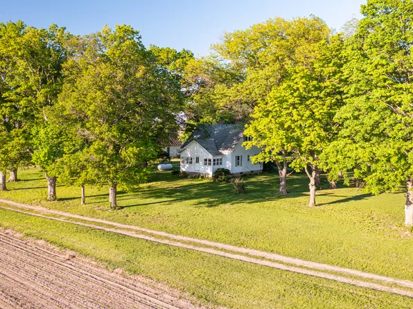30624 Gils Rd, Minier, IL 61759