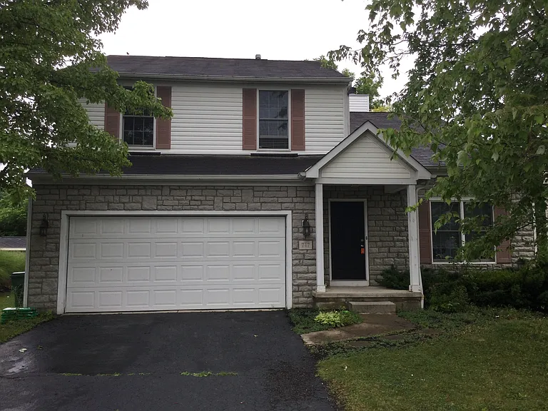 747 Ridgeview Dr — Photo 1