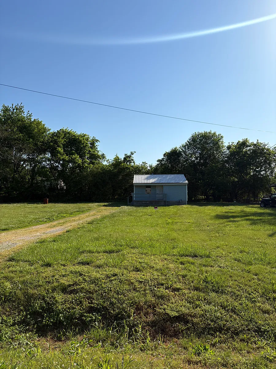 Building Photo - 324 Old Valley Rd