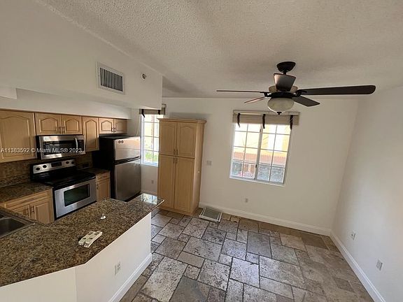 5th image of 2811 NE 185th St APT 803