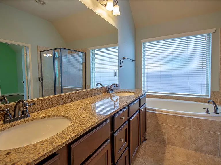 2019 Sunset Springs Dr — Photo 20