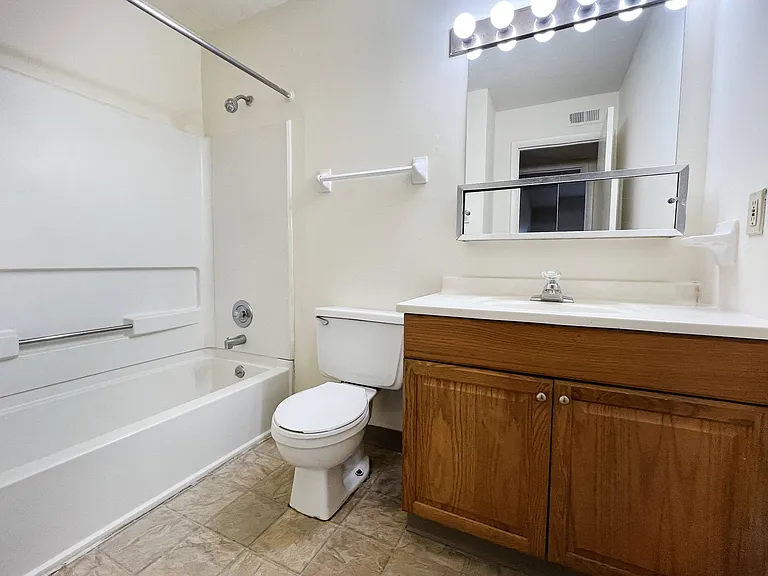 Crown Ridge Apartments — Photo 28