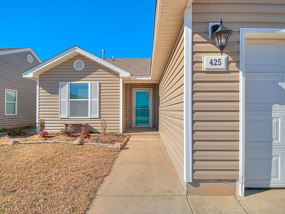 3rd image of 425 Eagle Creek Way