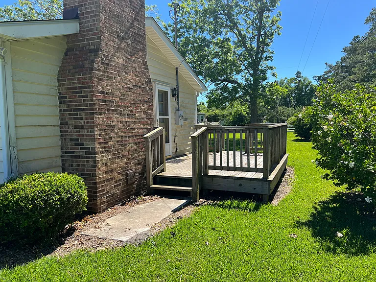 207 Russell St — Photo 3