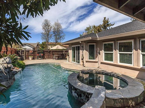 3rd image of 302 Mokelumne River Dr