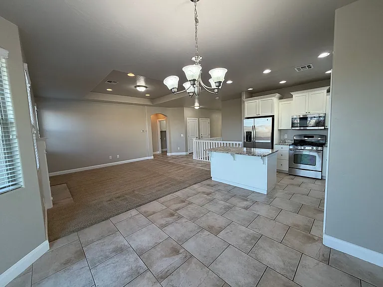469 E Barcelona Dr — Photo 9