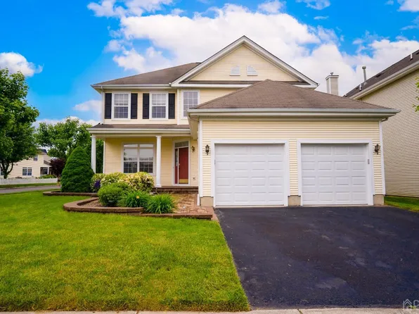 3 Paddock Dr, Plainsboro, NJ 08536