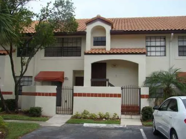 808 Republic Ct, Deerfield Beach, FL 33442