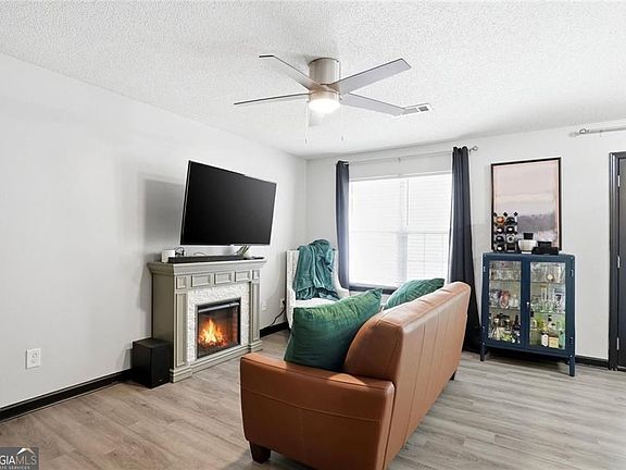 3rd image of 6891 Gallant Cir SE