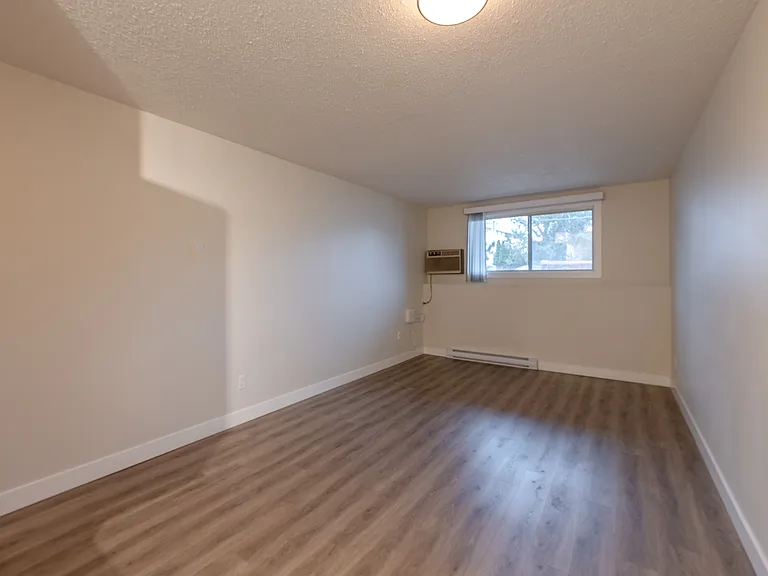165 Edmonton Ave — Photo 12