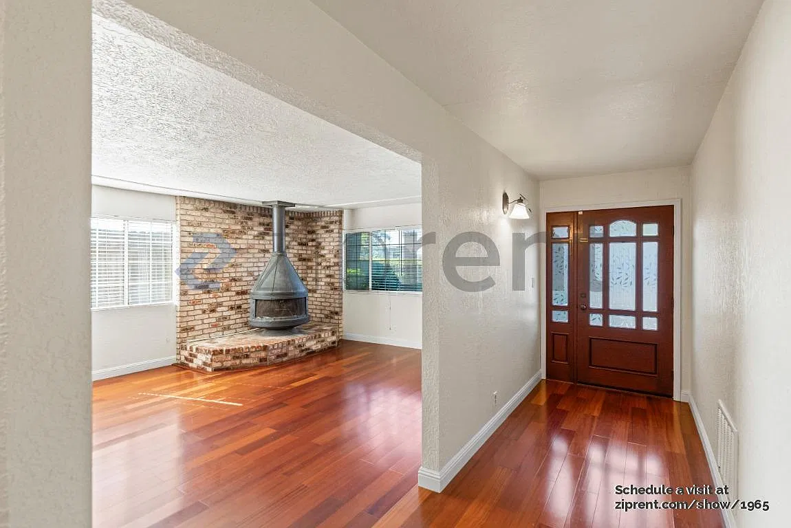 3 bed, 1575 sqft, $4,075 — Photo 1