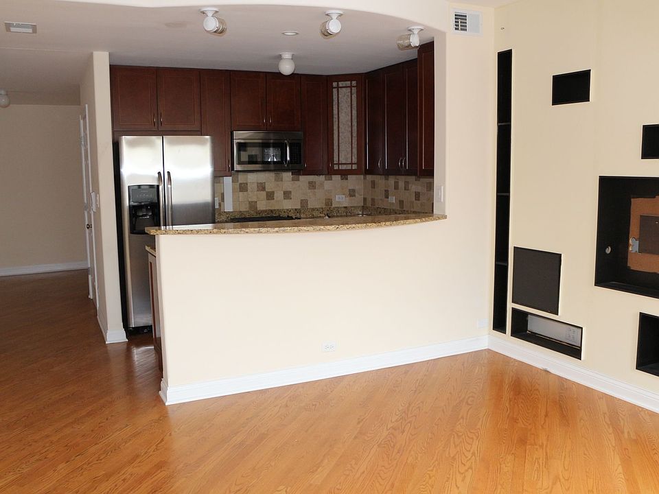 1st image of 6454 N Francisco Ave #2