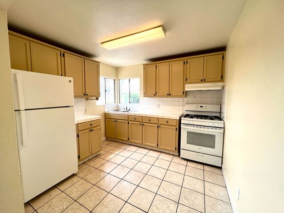 1st image of 517 W 92nd St #521-2