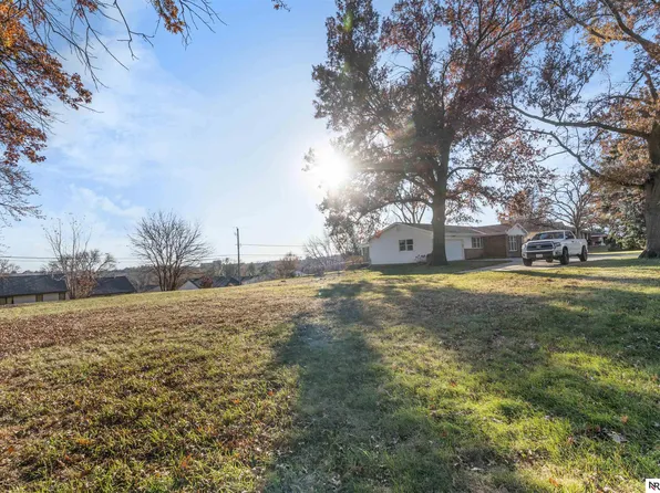 9327 Blondo St, Omaha, NE 68134