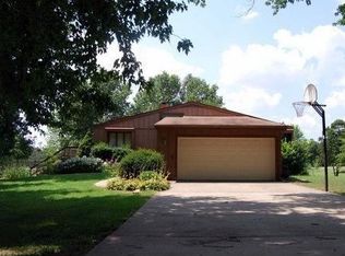 15175 E Quaker Rd, Nevada, MO 64772