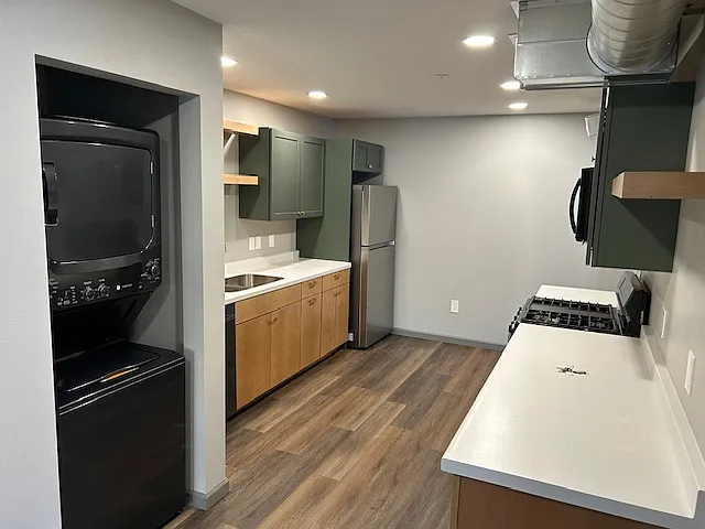 2 bed, 1000 sqft, $1,500 — Photo 3