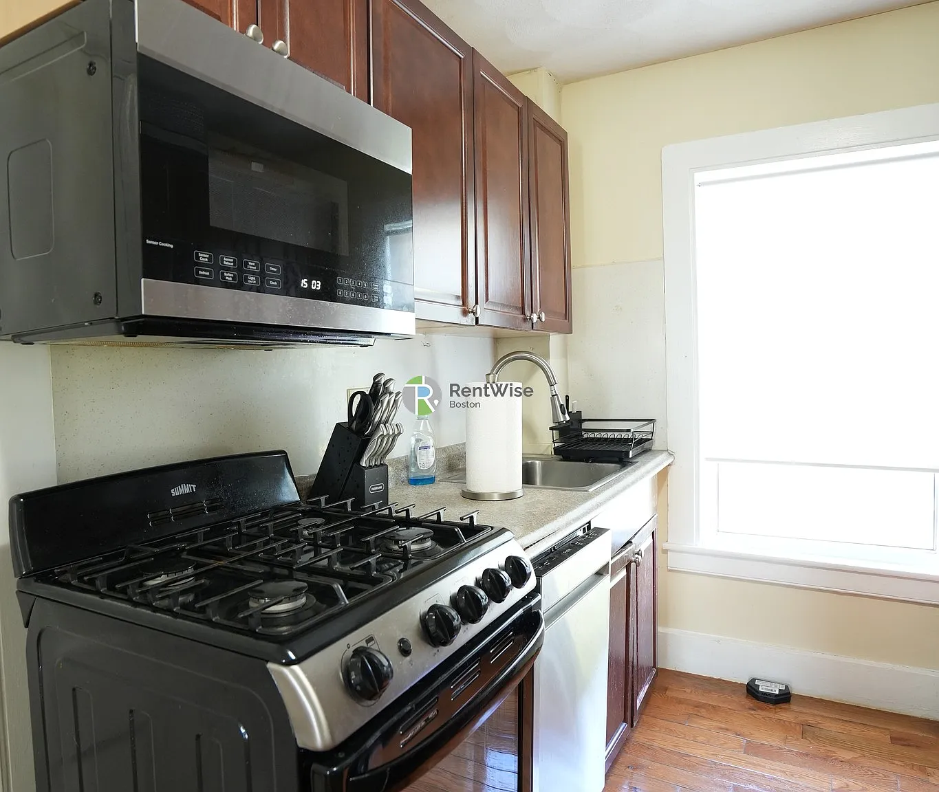 1 bed, 9999 sqft, $1,995 — Photo 3