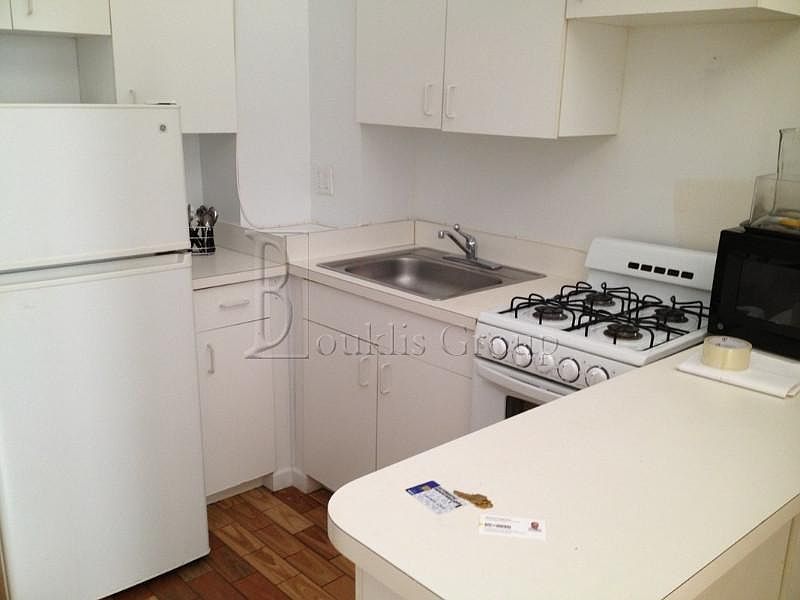 2nd image of 33 Gold St APT L3
