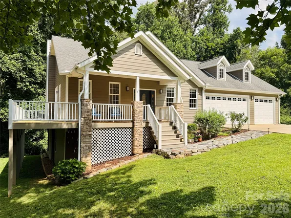 2 Birkdale Dr, Weaverville, NC 28787
