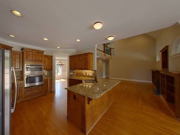 3rd image of 2419 Churchill Dr