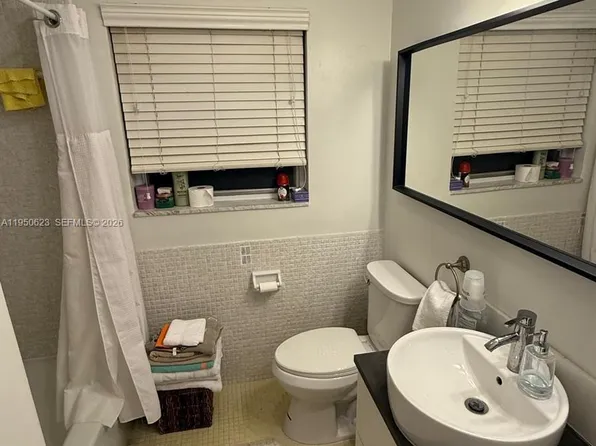 700 Layne Blvd, Hallandale, FL