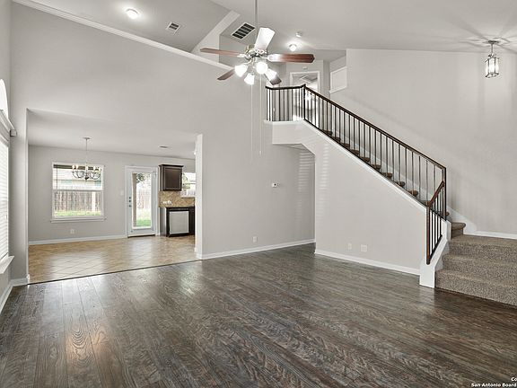 2nd image of 934 DARION ST