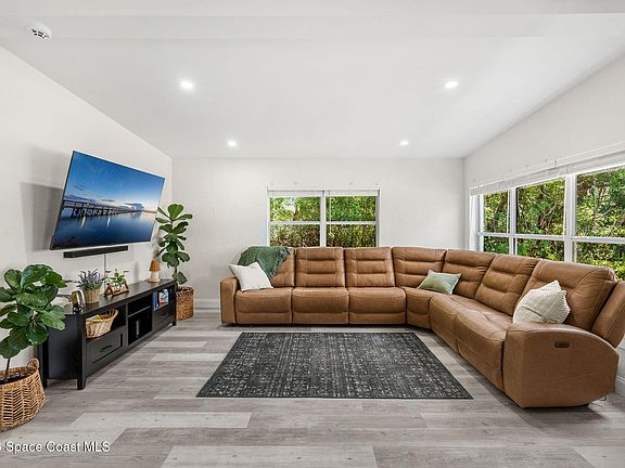 4th image of 440 Charles Dr