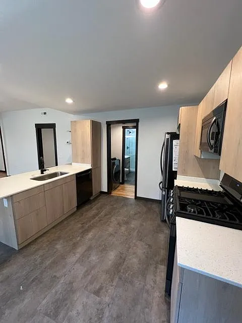 4 bed, $2,200 — Photo 3