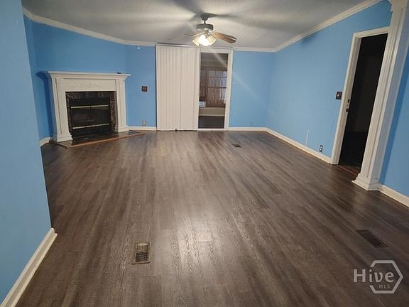 4th image of 136 Burton Road